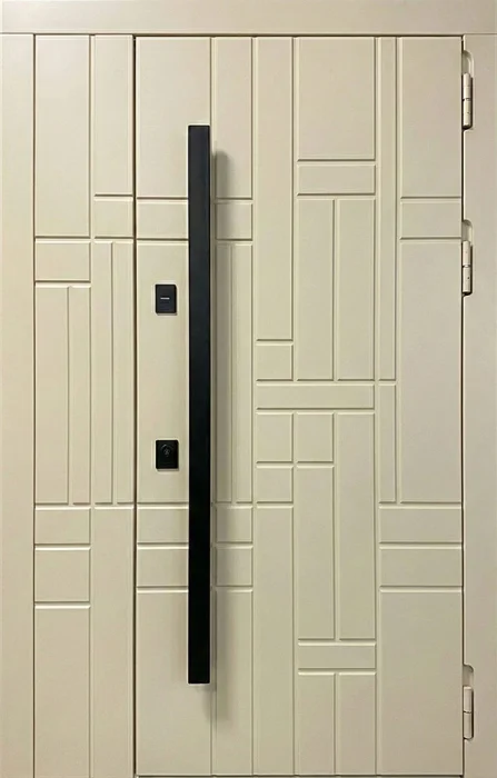Стальная дверь кремовая с геометрическим рельефом и вертикальной ручкой №93