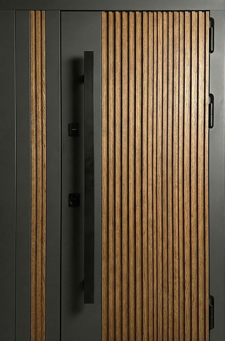 Металлическая дверь графит с реечной панелью под дуб для квартиры №82