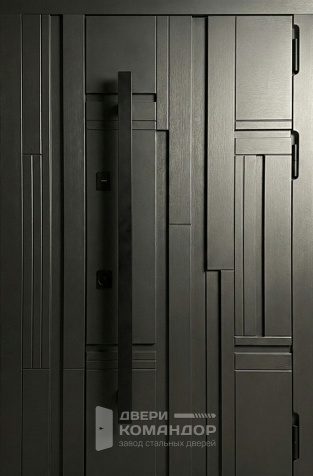 Входная дверь графит матовая с геометрической фрезеровкой и длинной ручкой №80 - наружная сторона