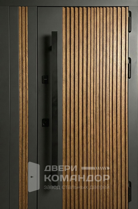 Металлическая дверь графит с реечной панелью под дуб для квартиры №82