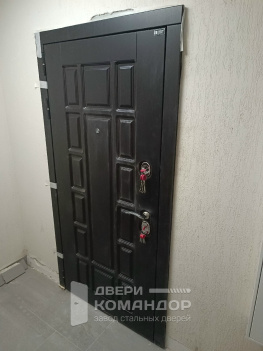 Входная дверь New York с заказной панелью Лабиринт