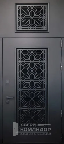 Чёрная железная дверь с кованной решёткой №47