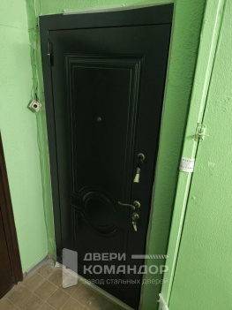 Входная дверь металл / пвх, с укороченным наличником на заказ