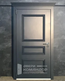 Серая стальная дверь в стиле лофт с панелями МДФ и багетом
